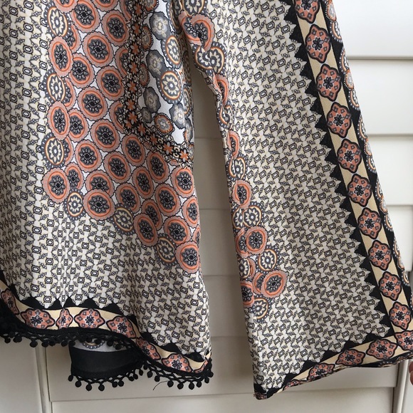 Long Sleeve Flowy Aztec Unique Design Tie Blouse - Picture 4 of 7